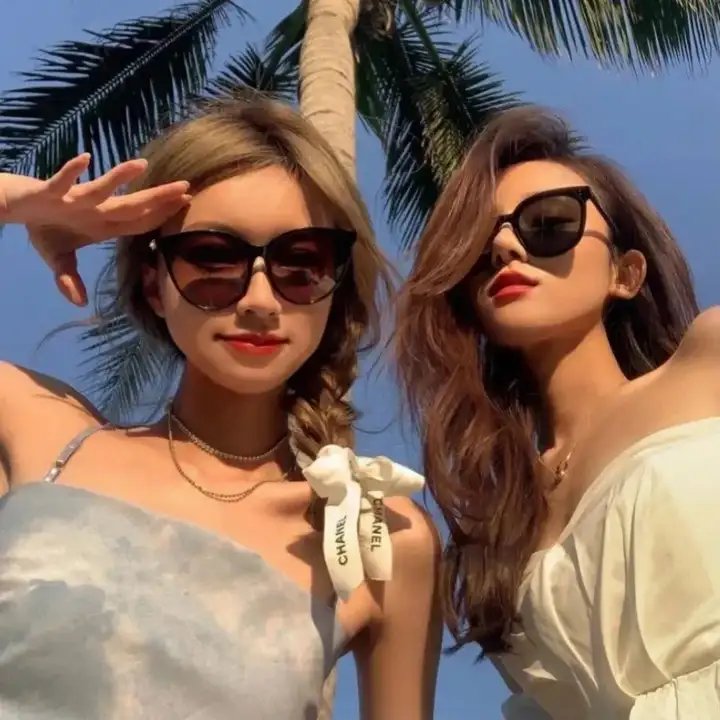 穿着旗袍的女孩